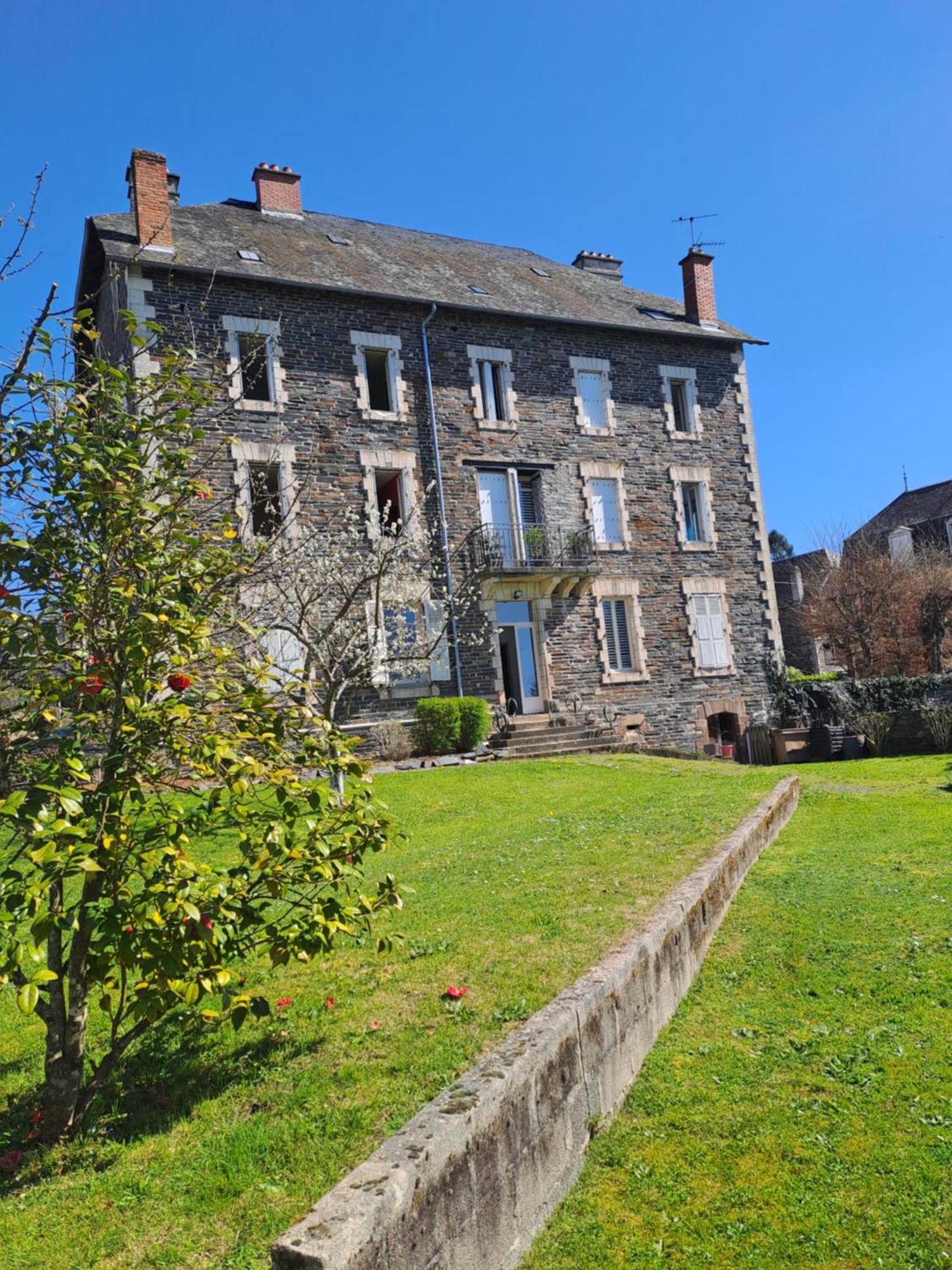 Les Chambres Du Cheval Blanc Allassac Exterior foto